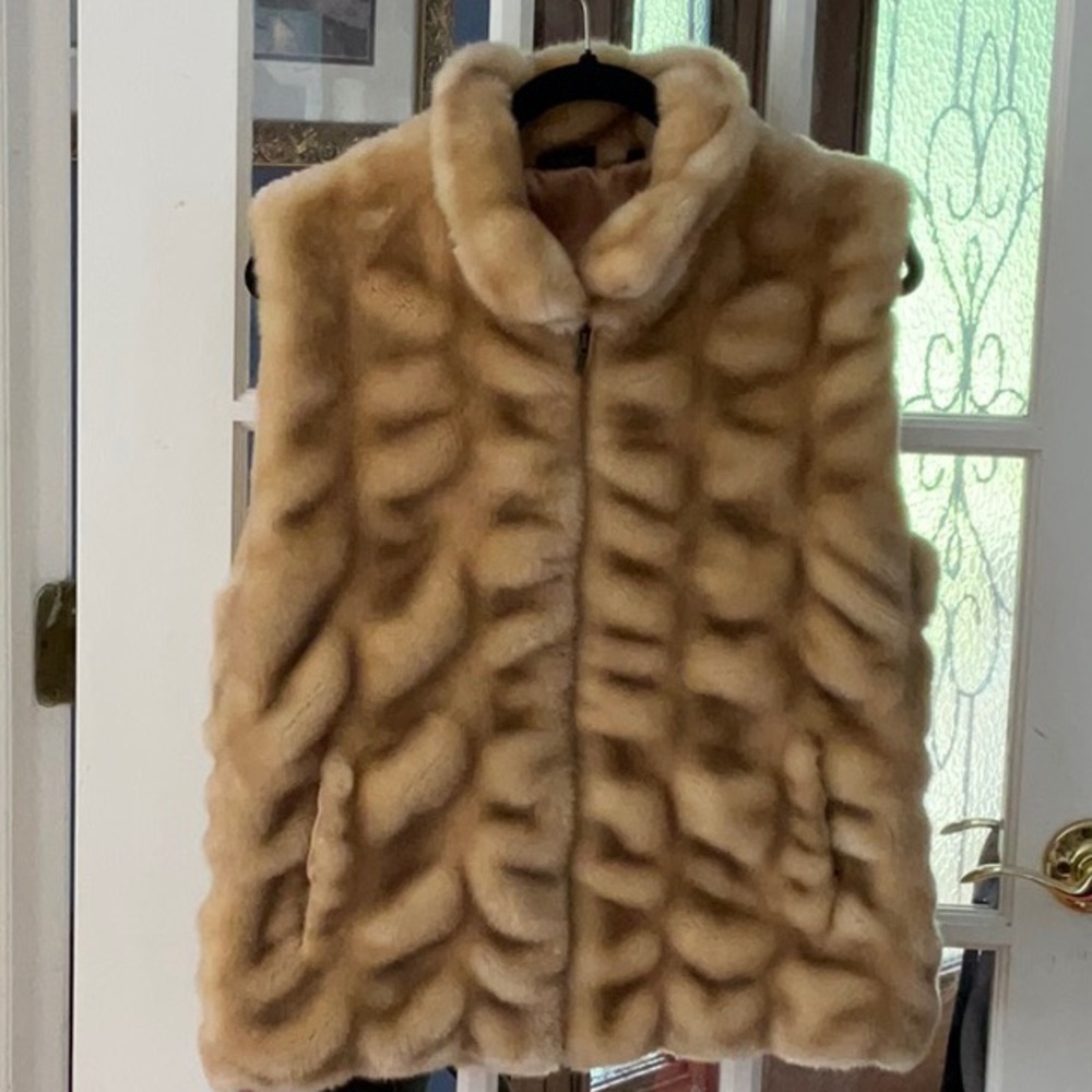 Brooks Brothers golden sable faux fur vest. L/XL